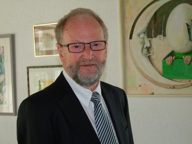 Peter Henkel schätzt privat die Kunst und die Musik.