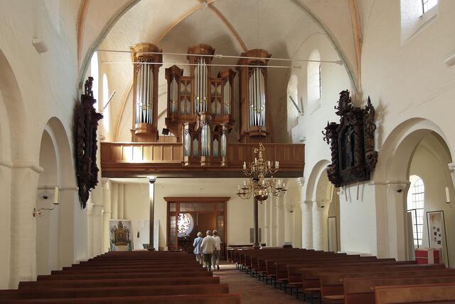 Neben den regelmäßigen Gottesdiensten finden in St. Michaelis Konzerte auf der Metzler-Orgel statt. Bekannt sind die internationalen Orgelwochen im Sommer.
