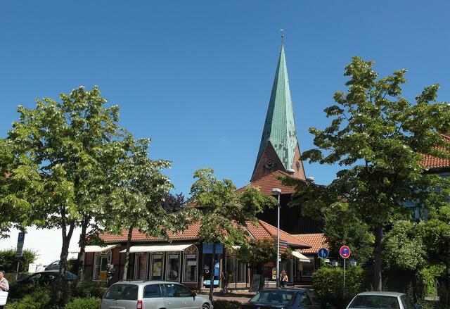 Der Turm der St.-Michaelis-Kirche, Höhe 67 m