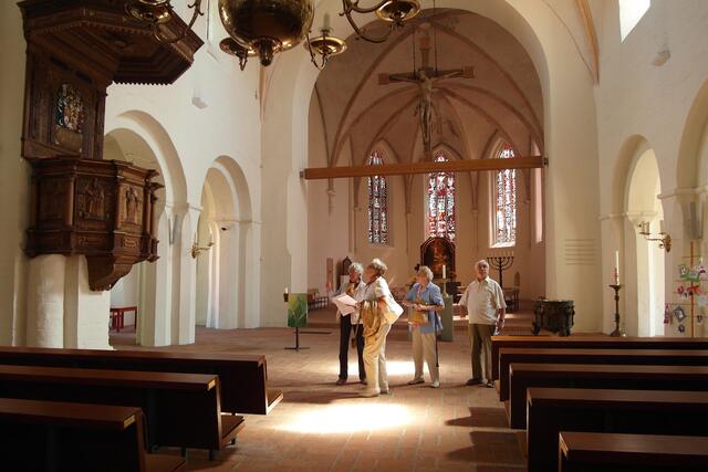 Nach den umfassenden Renovierungs- und Umgestaltungsarbeiten im Jahr 2007 erstrahlt die Kirche wieder in neuem Glanz.