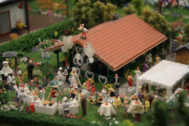 und die Hochzeit wird auch gefeiert ....