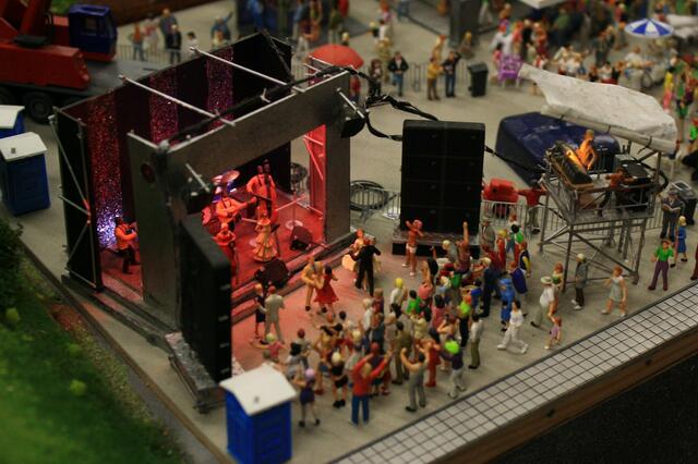 Feste für die Miniatur-Bewohner gibt es auch .....
