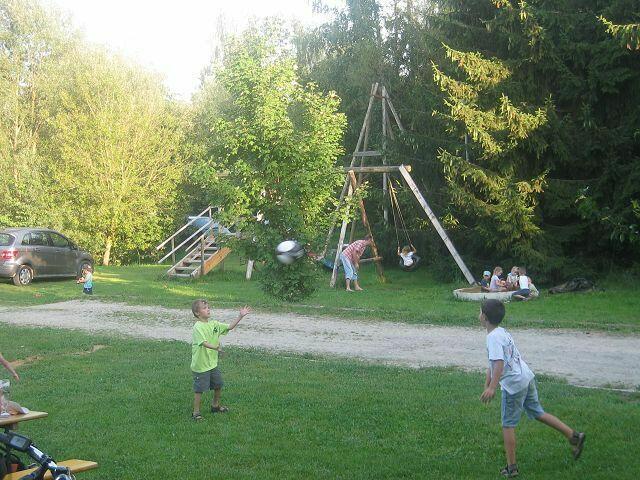 im Sichtfeld der Eltern können sie herumtoben