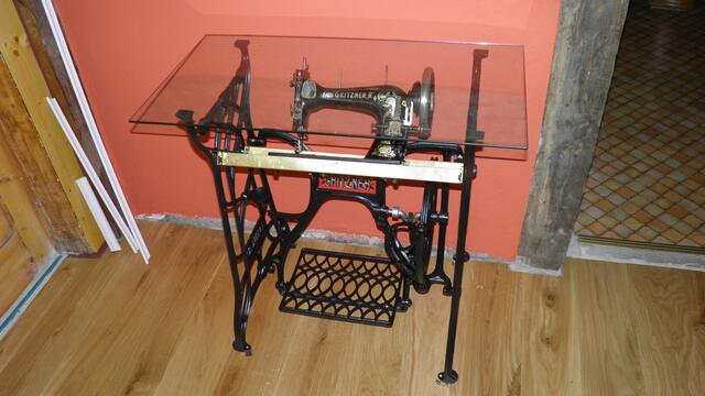 die gute alte Gritzner, funktionierte schon lange nicht mehr, gibt aber in der Form optisch 'ne Menge her