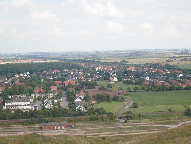 In der linken Bildmitte die Kreuzkirche