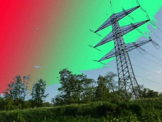 ars evolutoria PERFORMANCE zeigt Beispiele für Hochspannungsleitungen: Dies sind Stromleitungen, die zur Übertragung von elektrischer Energie über große Distanz dienen.