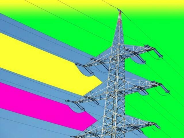 ars evolutoria PERFORMANCE zeigt Beispiele für Hochspannungsleitungen: Dies sind Stromleitungen, die zur Übertragung von elektrischer Energie über große Distanz dienen.