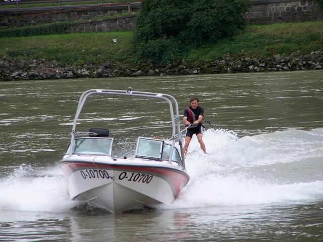 Er hörte das Rauschen der Donau nicht mehr....