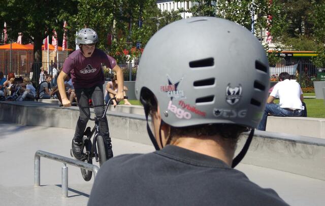 BMX-Wettbewerb auf der Skaterplaza (uuuhhhh, was für ein häßlicher Wort-Verschnitt). Es ist ein Platz für Rollbrettfahrer.