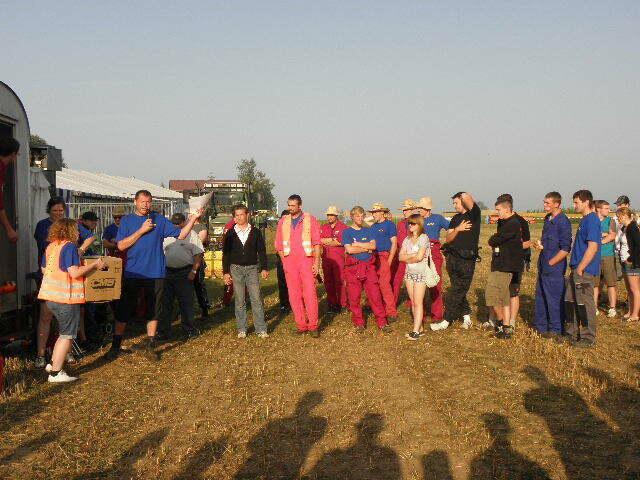 Hier werden von der Rennleitung die Regeln erklärt.