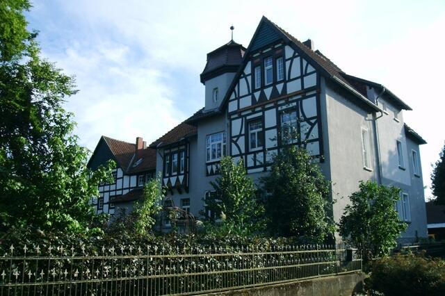 Türmchen, Balkone und filigranes Fachwerk ...