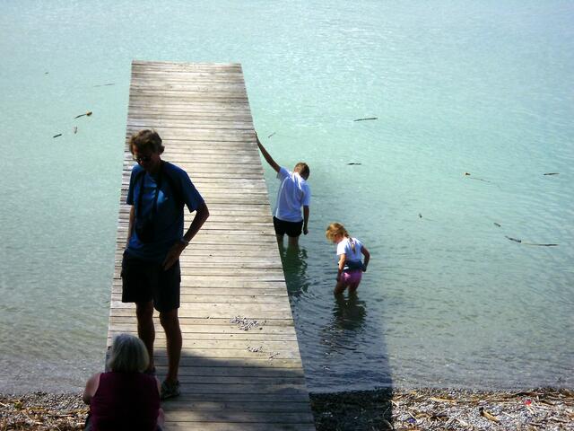 Dann planscht halt im Wasser