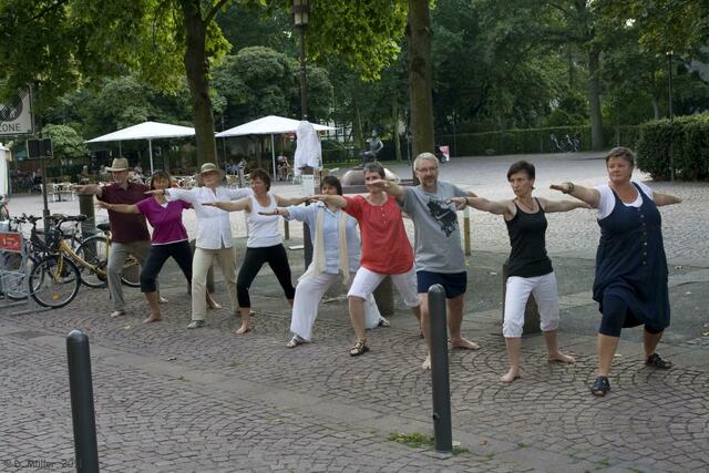 Yoga in der Fußgängerzone