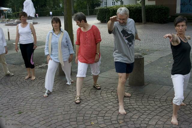 Yoga in der Fußgängerzone
