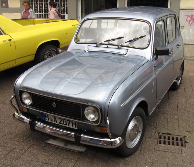 RENAULT R 4