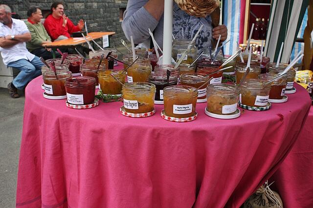 selbstgemachte Marmeladen zum Verkosten.