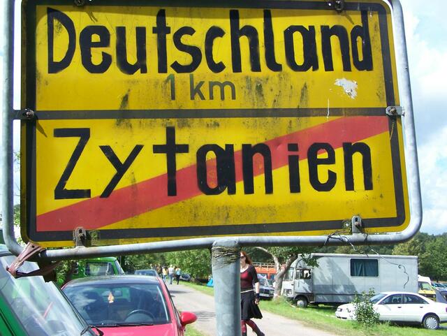 ja, von hier ist es nicht mehr weit bis nach Deutschland