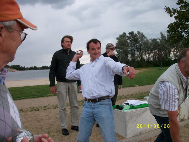 Manfred vor einem seiner gefürchteten Weitwürfe!