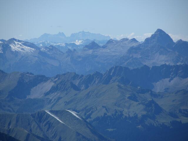 Sind das da hinten schon schweizer Berge?