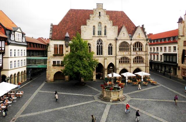 . . . . auf den Markt . . .