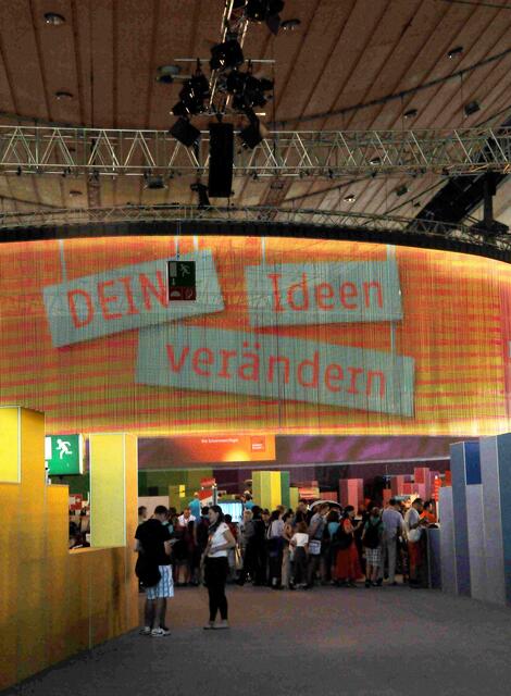 In der Messehalle 9 waren verschiedene Themenwelten aufgebaut.