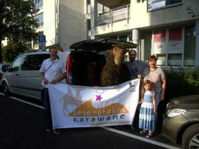 Engagement verbindet: Die Lese- & Erzählkarawane mit Helferinnen und Helfern aus Kassel und Kleinostheim.