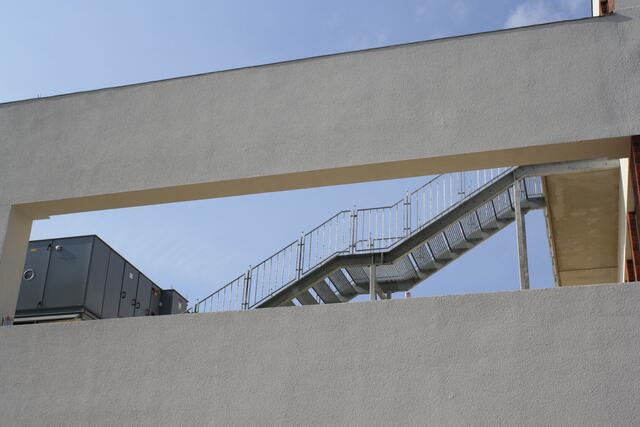 Treppen zur Techik und Notausgang .....