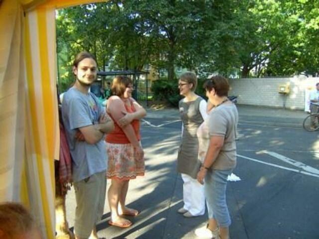 Engagement verbindet: Die Lese- & Erzählkarawane kurz vor dem Abbau.