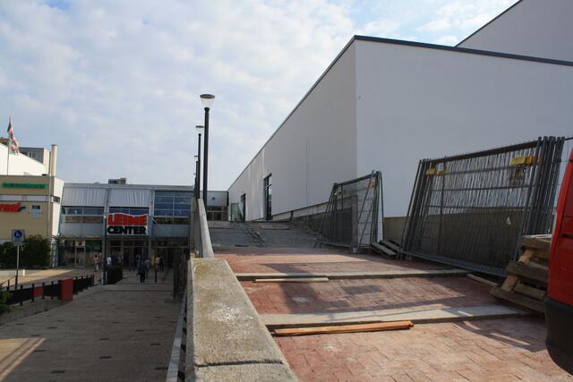 der Weg wird abgetragen und neu gestaltet .....