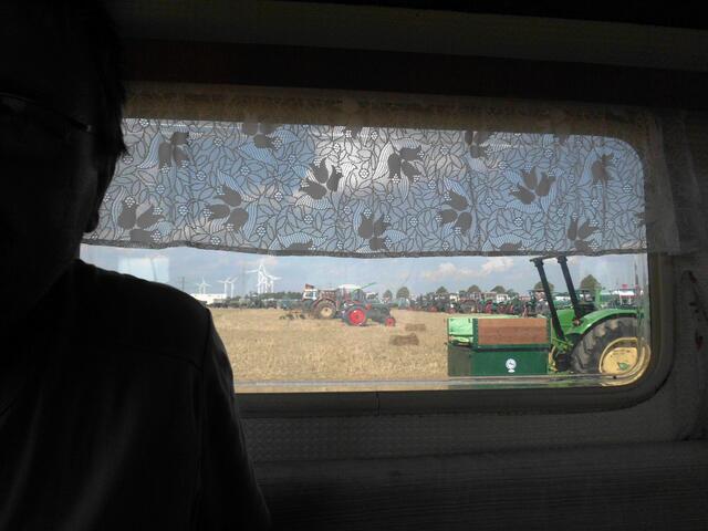 Blick aus dem Caravan von Treckerfreunden