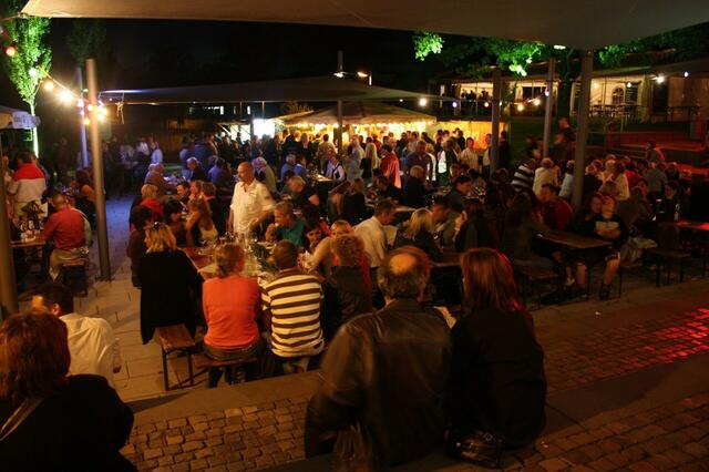 37. Heimat- und Soldatenfest in Stadtallendorf; Weindorf