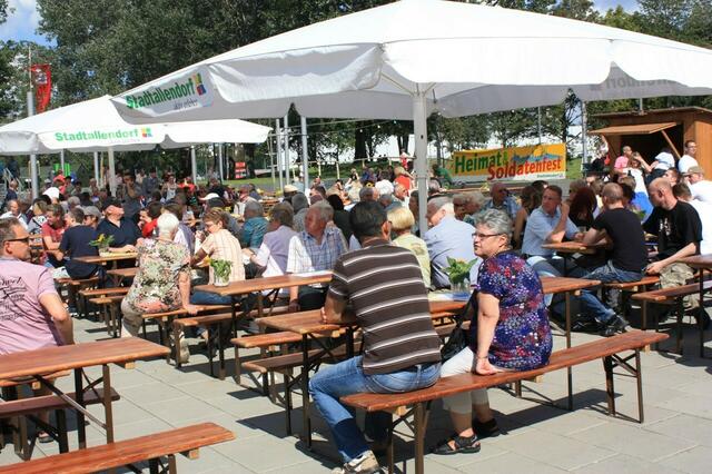 37. Heimat- und Soldatenfest in Stadtallendorf; Weindorf