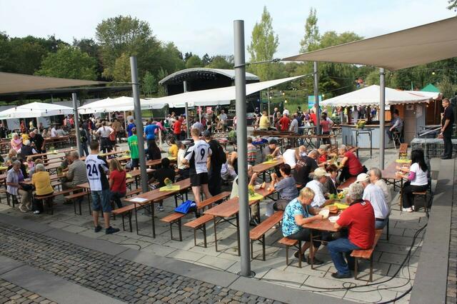 37. Heimat- und Soldatenfest in Stadtallendorf; Weindorf