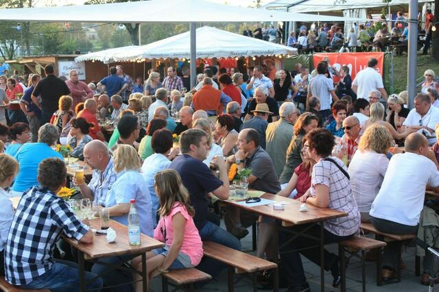 37. Heimat- und Soldatenfest in Stadtallendorf; Weindorf