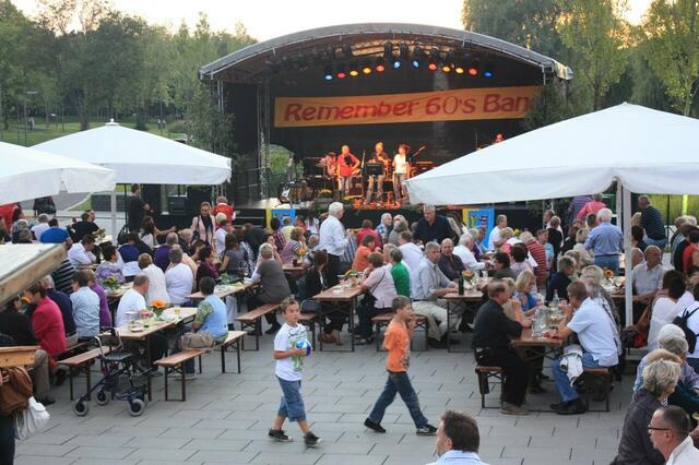 37. Heimat- und Soldatenfest in Stadtallendorf; Weindorf