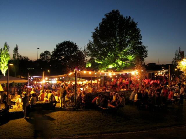 37. Heimat- und Soldatenfest in Stadtallendorf; Weindorf