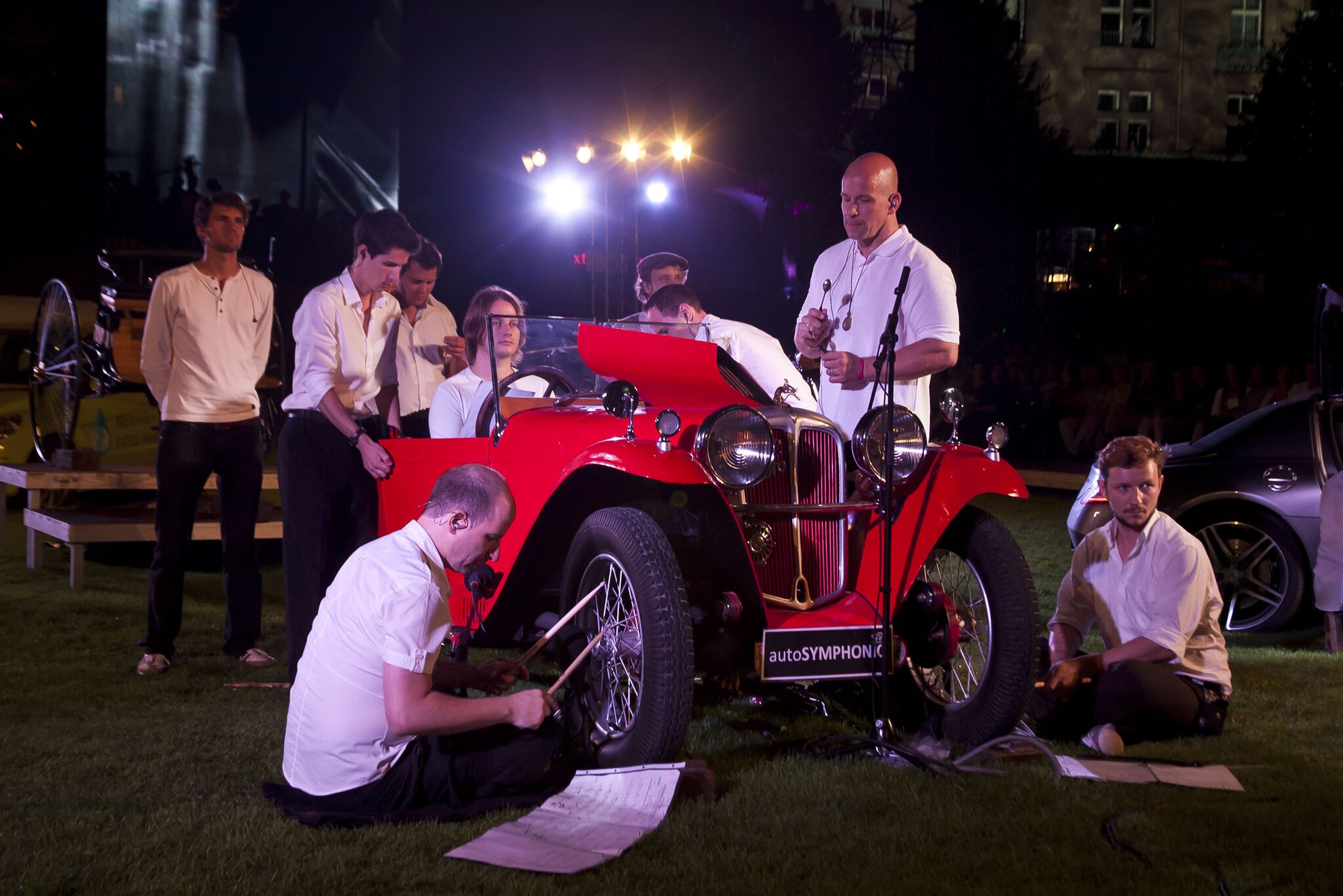 Dirigent Johannes Harneit und Komponist Marios Joannou Elia feiern mit