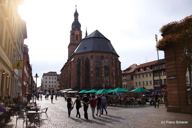 Sommerbilder 2011 (4) - Heidelberg. Blick über den Marktplatz auf die Heilig-Geist-Kirche