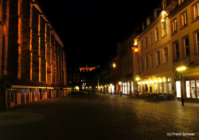 Sommerbilder 2011 (4) - Heidelberg. In die Nacht hinein auf dem Heidelberger Marktplatz