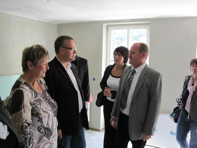v.l.n.r.: Angelika Renner (Vetret. des Landrates), Verbandsgemeindebürgermeister Götz Ulrich , Landtagsabgeordnete Eva Feußner und Verkehrsminister Thomas Webel im   Mehrgenerationenhaus Eckartsberga.