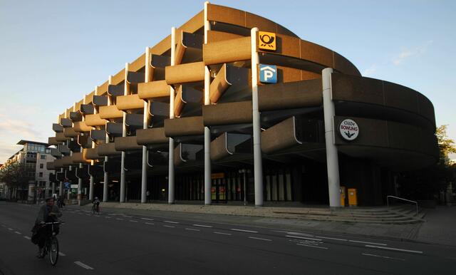 keine balkone, ein parkhaus