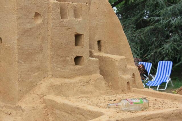 Flaschen gehören zu den Feinden der Burg.