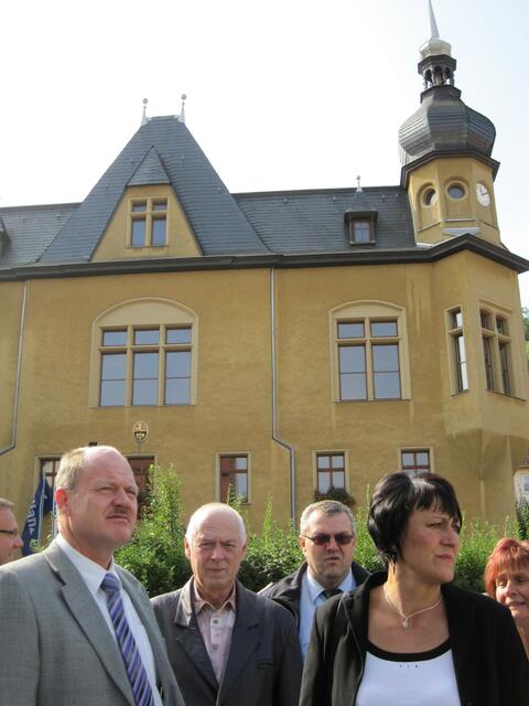 An der B 87, im Hintergrund das Rathaus Eckartsberga. V.l.n.r.: Th.Webel, U.Finger, D.Braune, E.Feußner, M.Vogel