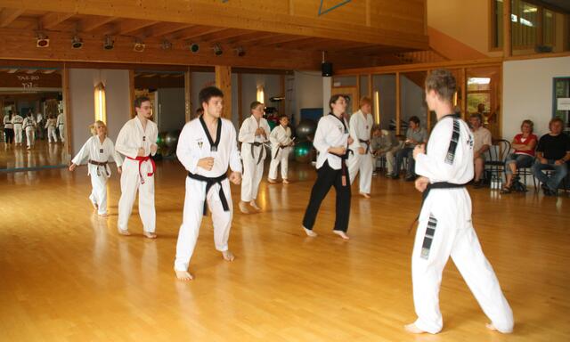 Aufwärmgymnastik mit Eduard Bittner