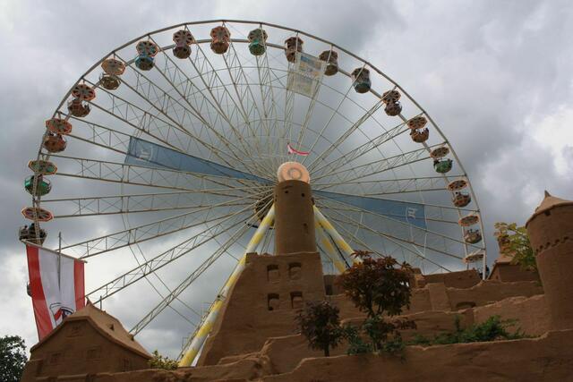 Eppsteiner Sandburg und Riesenrad auf dem Hessentag in Oberursel (2011) | Foto: Leif-Erik Zaschke