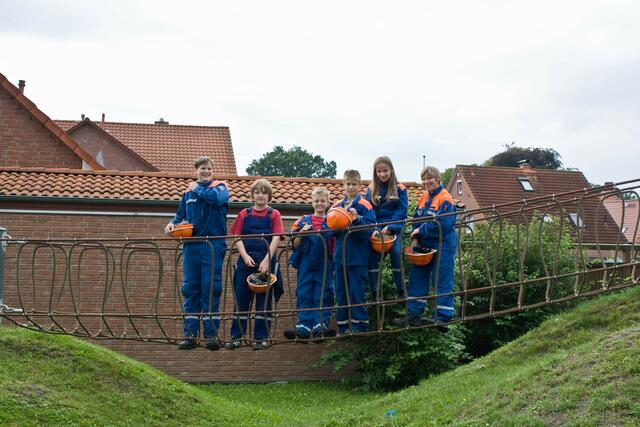 Die Brücke auf dem Spielplatz war zu verlockend