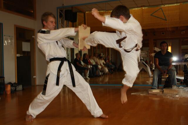 Bruchtest (Sprungkick)