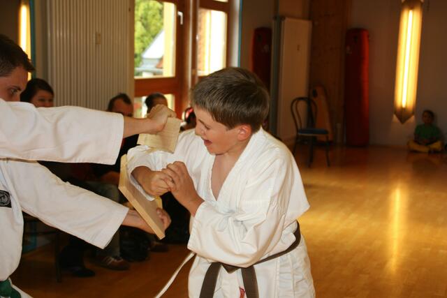 Bruchtest (Ellenbogenstoß)