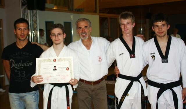 Sebastian Demharter 1. Dan Allkampf-Jitsu