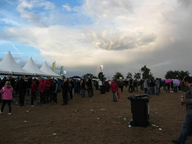 Am Eingang kurz vor dem Auftritt von Linkin Park